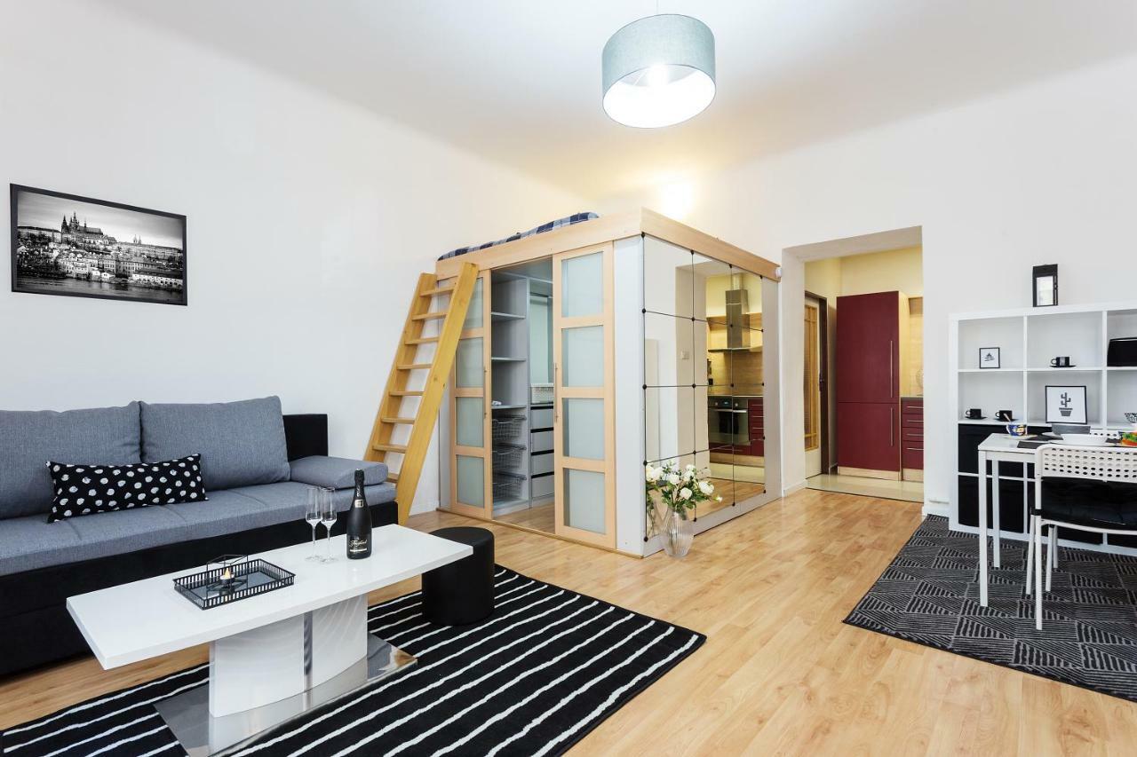 Stylish Apartment On Riverside Prague Exterior photo